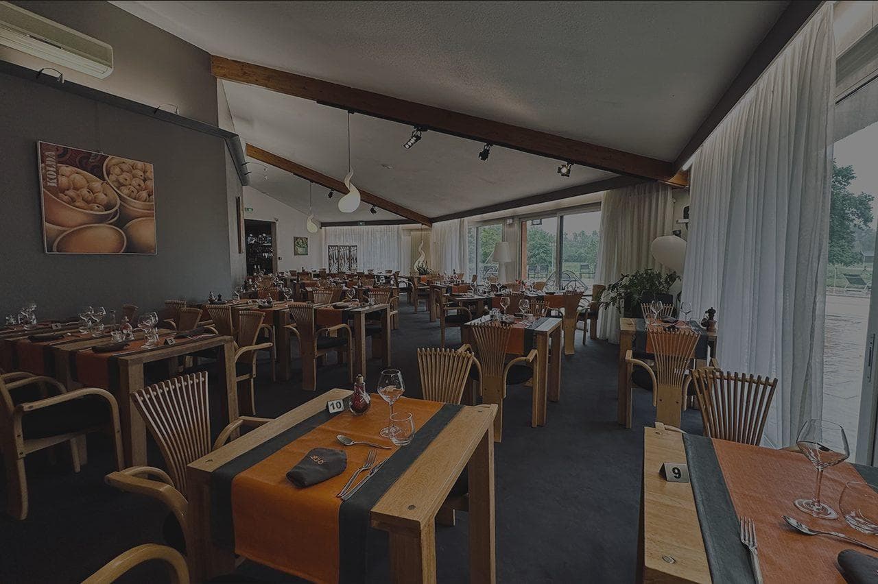La salle du restaurant Le 215